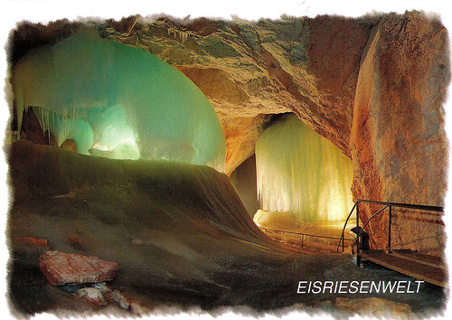Ледяная пещера Эйзриценвельт